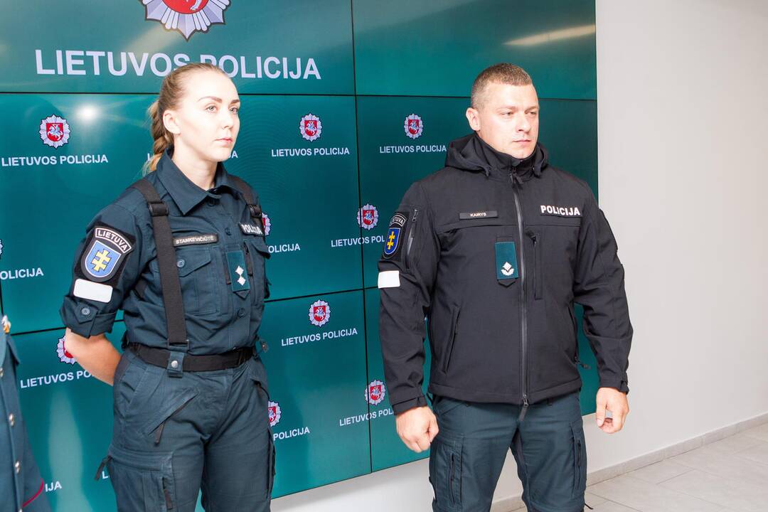 Policija pristatė naujas pareigūnų uniformas