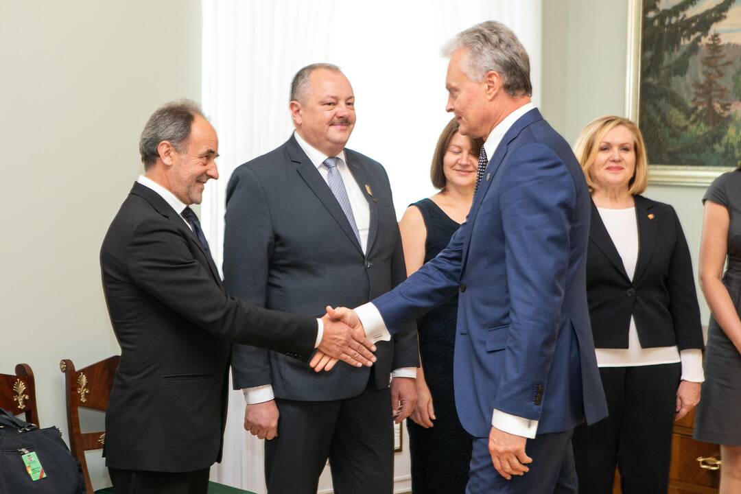 Prezidento susitikimas su verslo asociacijų ir profesinių sąjungų atstovais