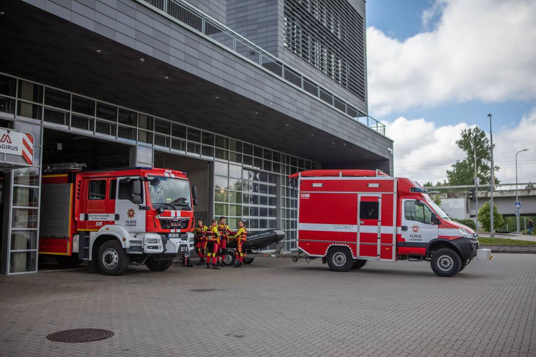 Skęstančiojo gelbėjimo operacija Neries upėje