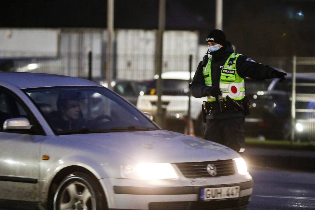 Policija pradėjo masinę judėjimo kontrolę