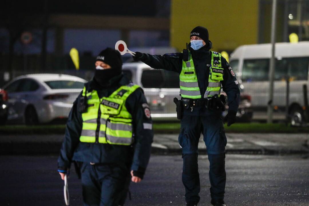 Policija pradėjo masinę judėjimo kontrolę