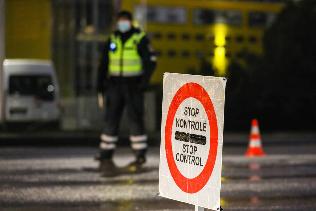 Policija pradėjo masinę judėjimo kontrolę