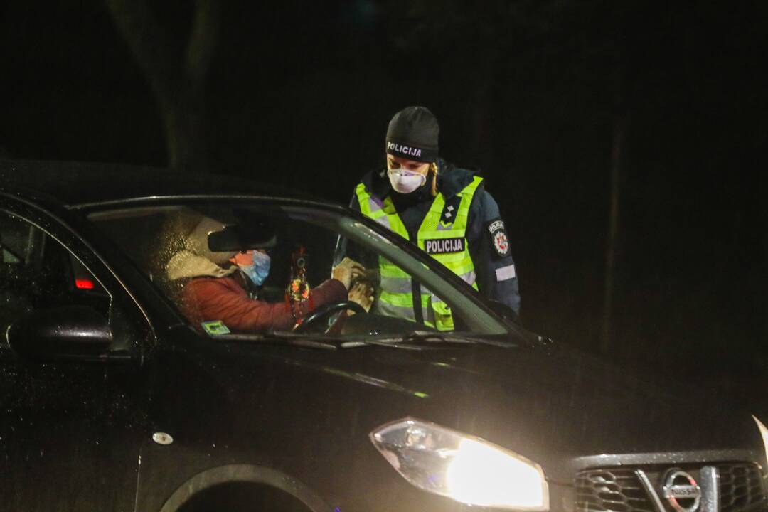 Policija pradėjo masinę judėjimo kontrolę