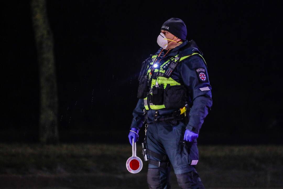 Policija pradėjo masinę judėjimo kontrolę