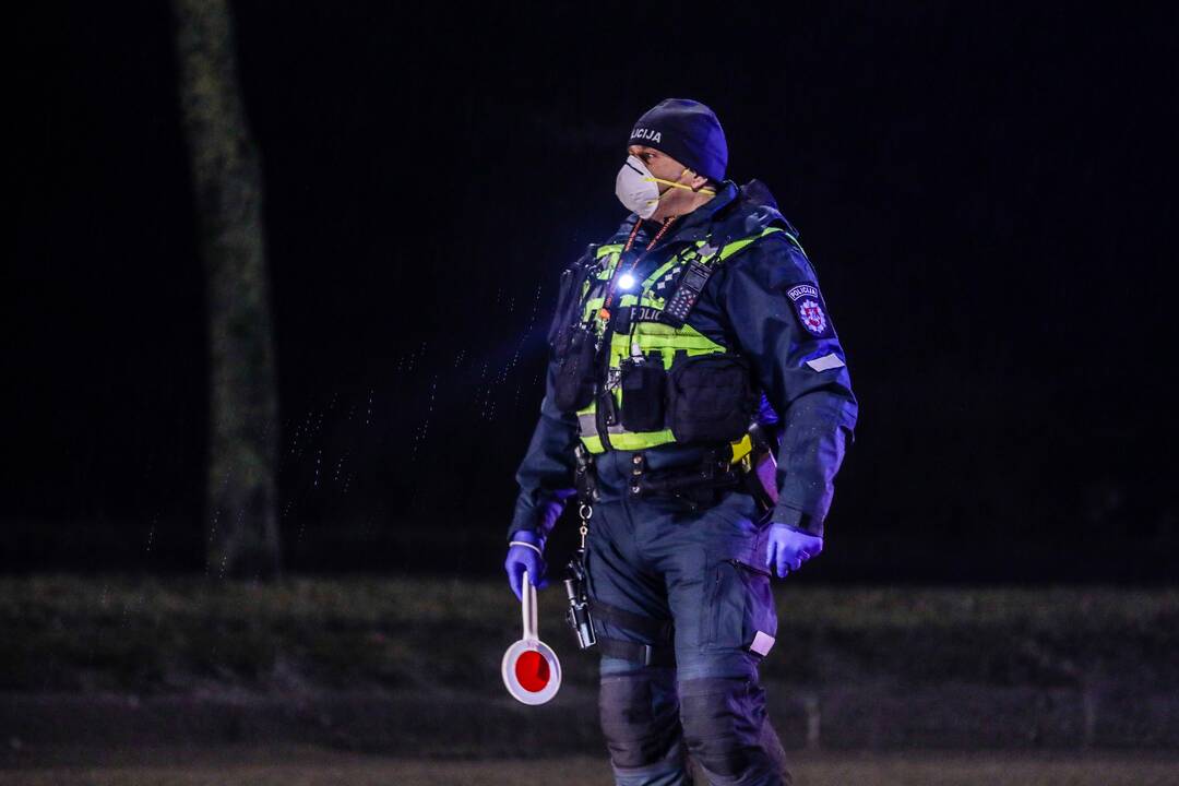 Policija pradėjo masinę judėjimo kontrolę