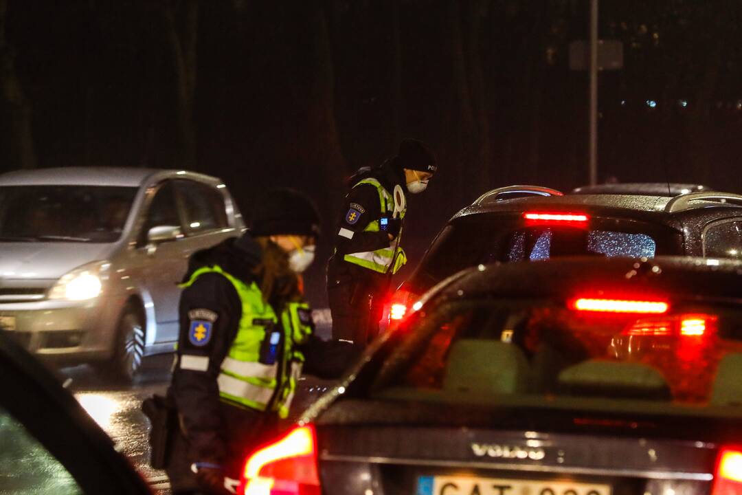 Policija pradėjo masinę judėjimo kontrolę