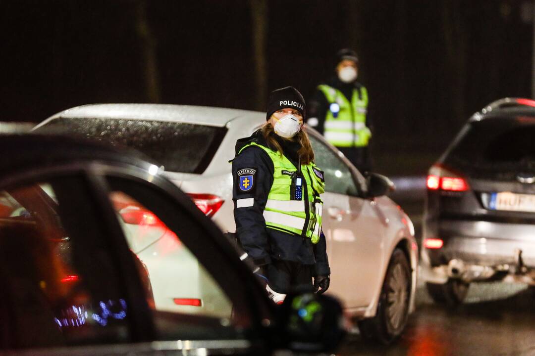 Policija pradėjo masinę judėjimo kontrolę
