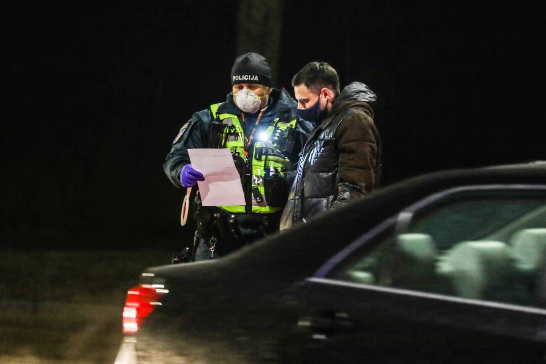 Policija pradėjo masinę judėjimo kontrolę