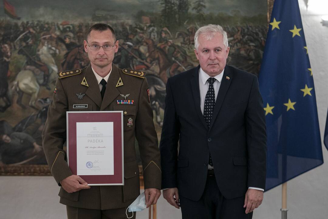 Apdovanoti kariai, padėję vykdyti afganistaniečių evakuaciją
