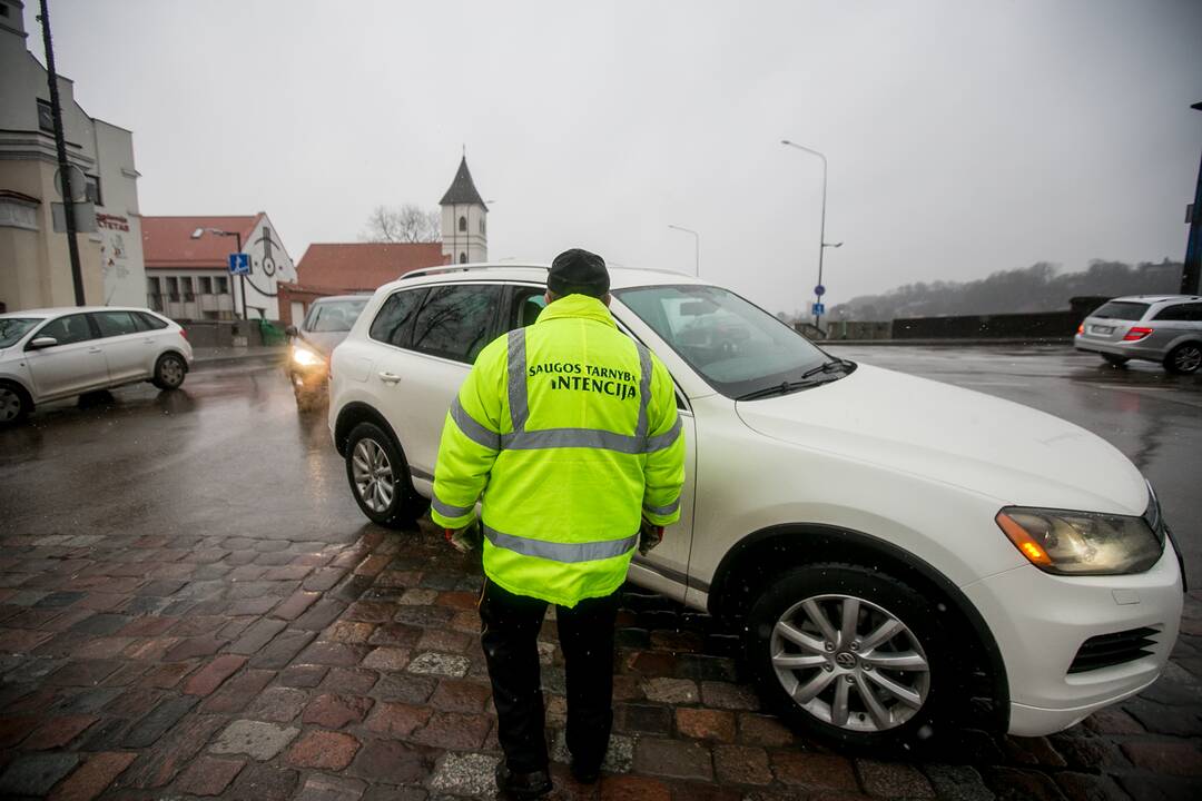 Kauno centre dėl eglės įžiebimo ribojamas eismas