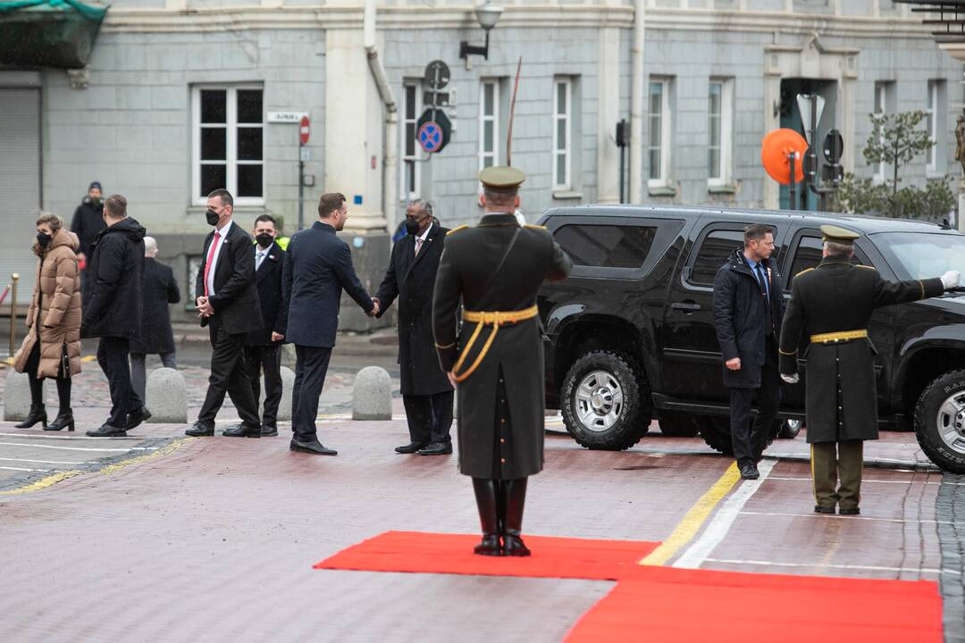 Oficiali JAV gynybos sekretoriaus pasitikimo ceremonija