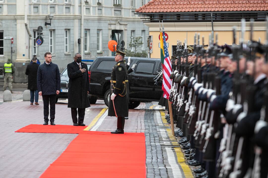 Oficiali JAV gynybos sekretoriaus pasitikimo ceremonija