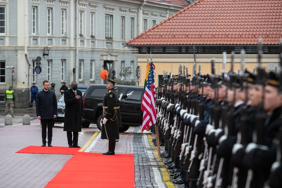 Oficiali JAV gynybos sekretoriaus pasitikimo ceremonija