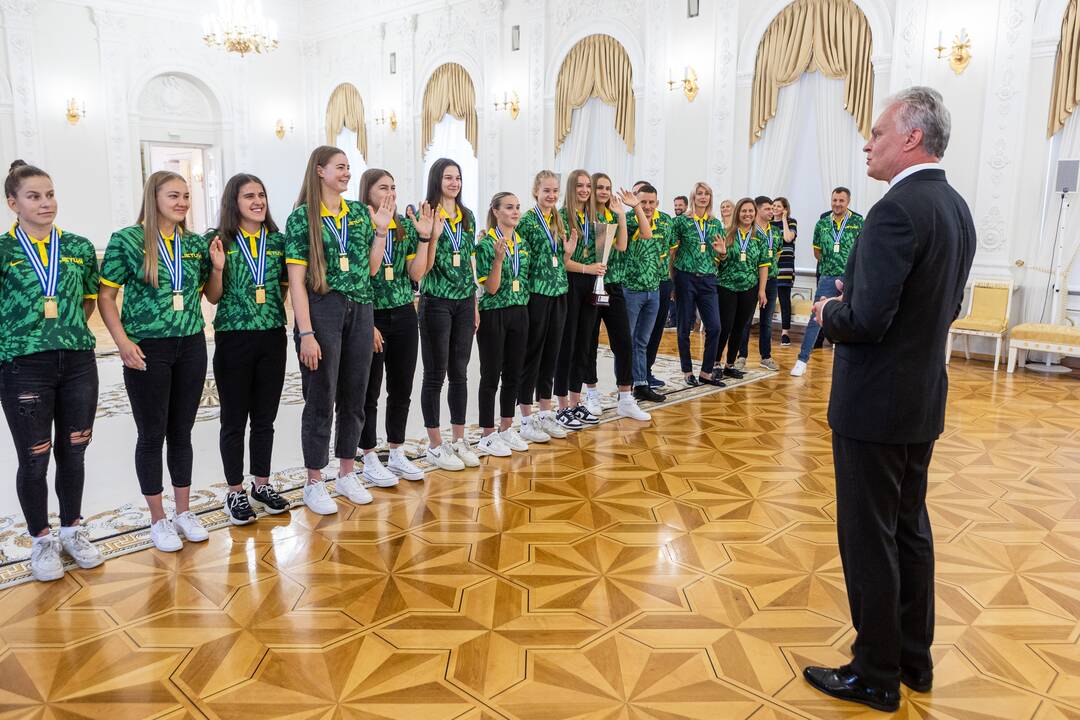 Lietuvos jaunių merginų krepšinio rinktinė susitiko su prezidentu