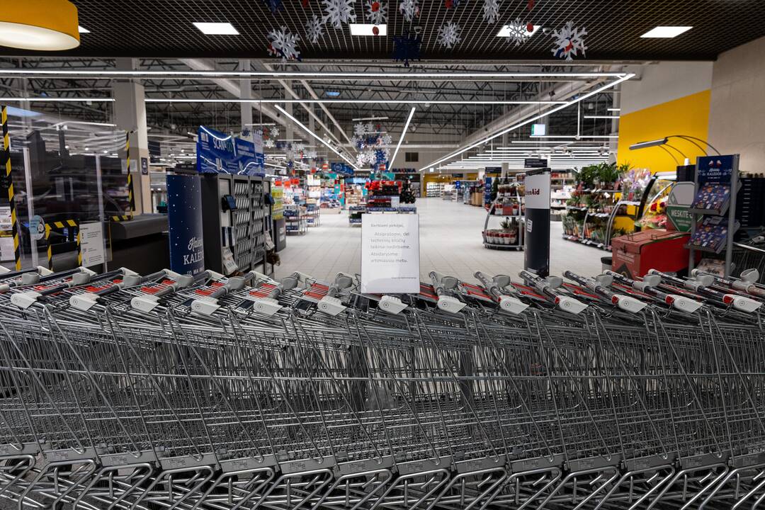 Nedirbanti parduotuvė „Maxima“ Vilniaus „Akropolyje“