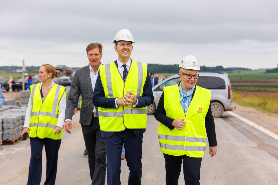 Pradedamas tiesti vienas ilgiausių automagistralės „Via Baltica“ ruožų