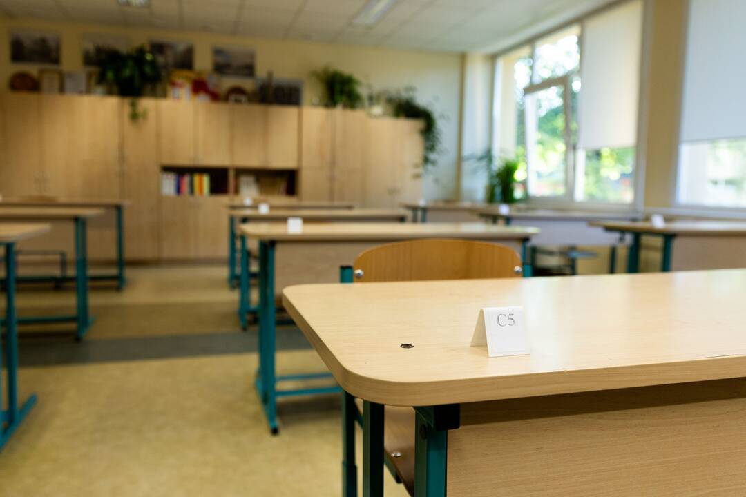 Dešimtokai matematikos ir lietuvių kalbos patikrinimuose surinko kiek daugiau nei pusę balų