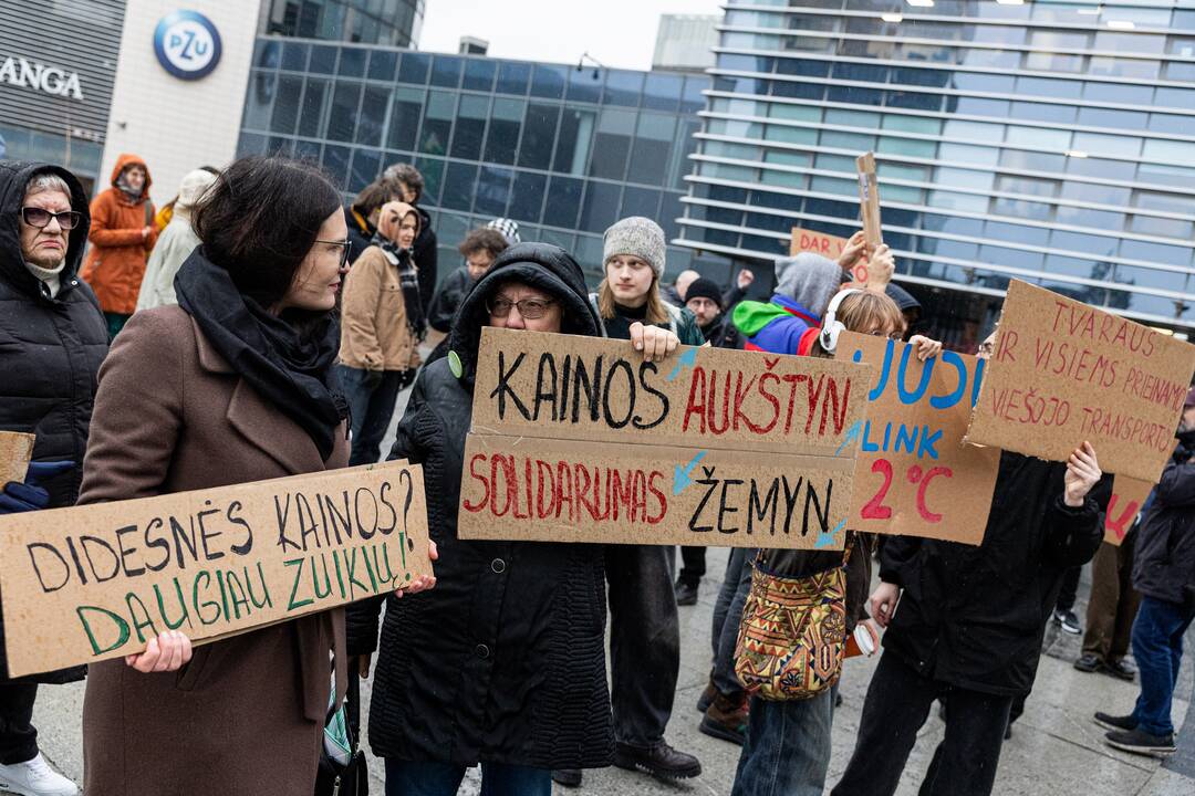 Vilniuje – protestas prieš planus kelti viešojo transporto bilietų kainas
