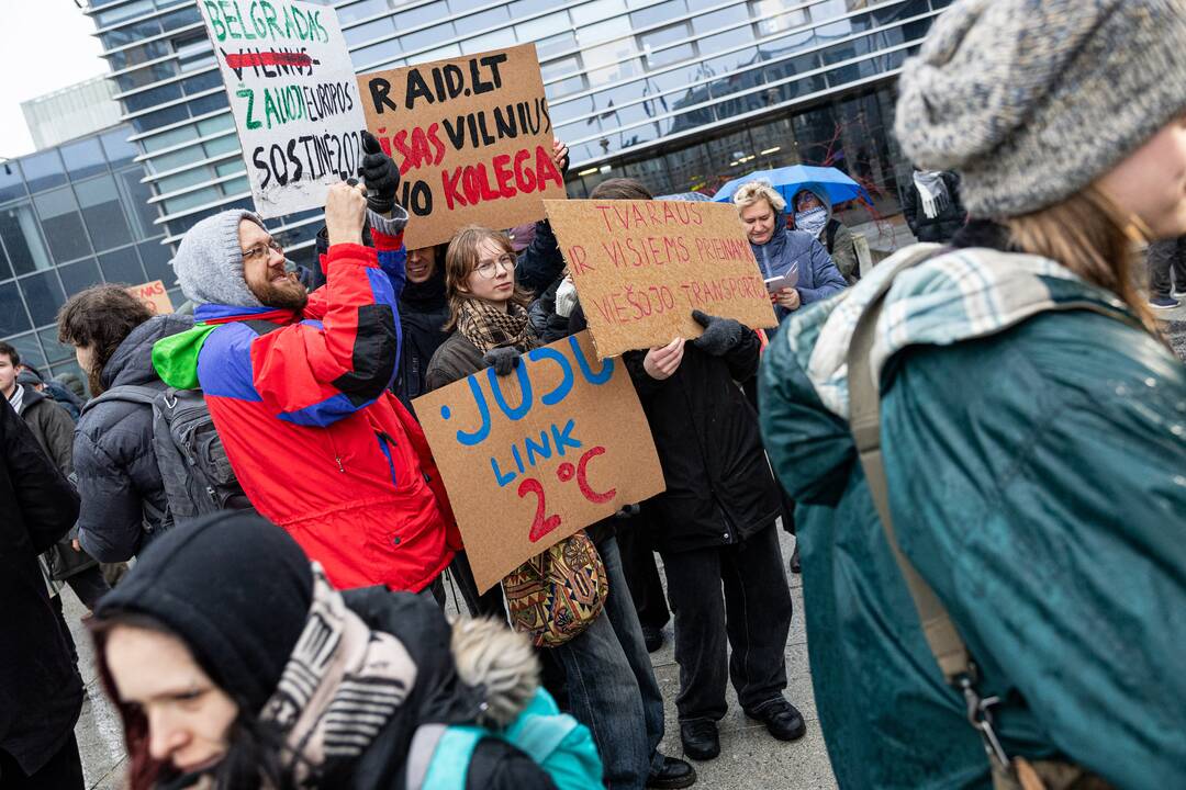 Vilniuje – protestas prieš planus kelti viešojo transporto bilietų kainas