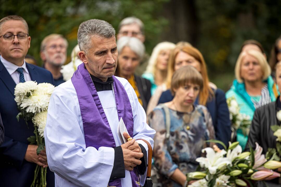 R. Rastausko laidotuvės