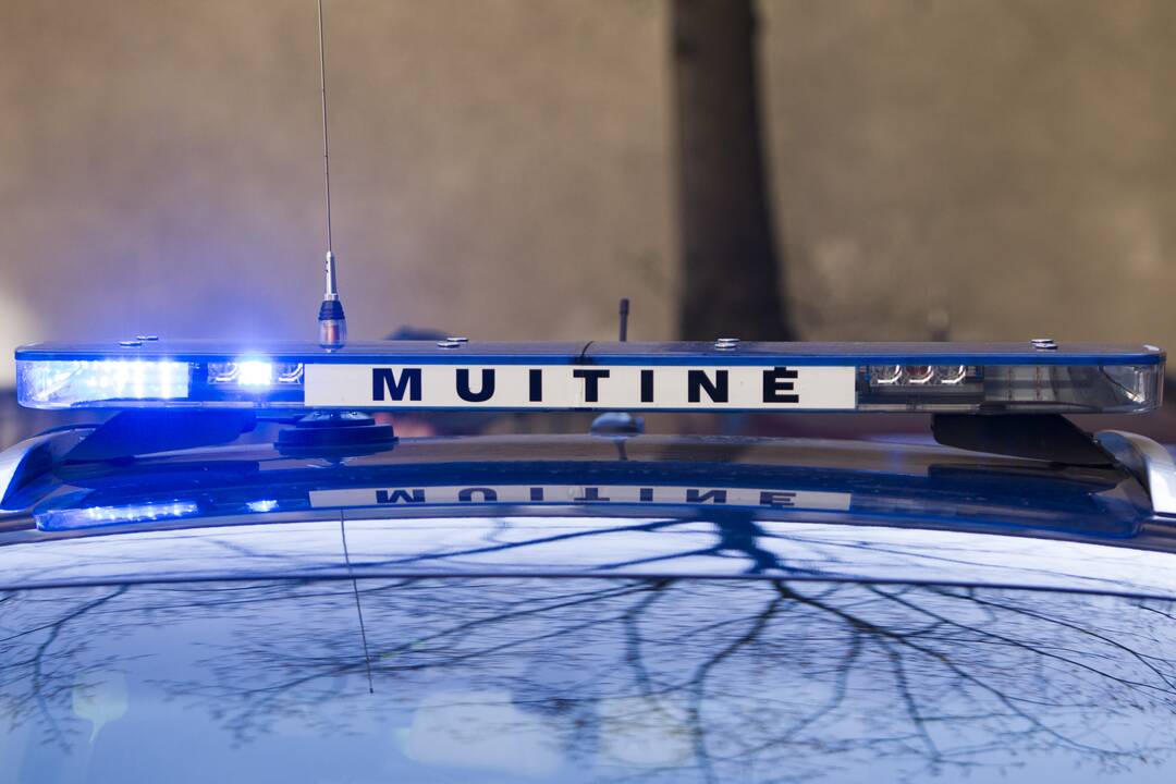 Muitinė sulaikė tris į Tadžikistaną gabentus prabangius visureigius