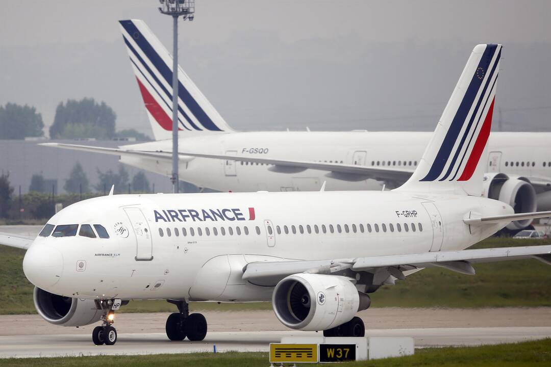 „Air France“ prieš Venesuelos balsavimą sustabdė skrydžius į šią šalį