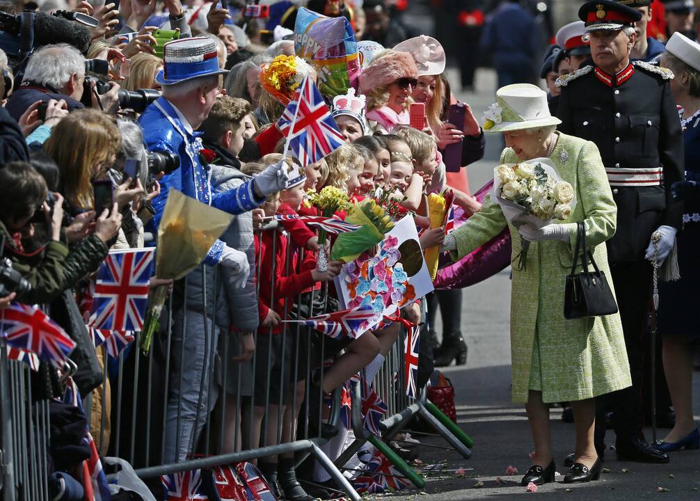 Britai švenčia karalienės 90-ąjį gimtadienį