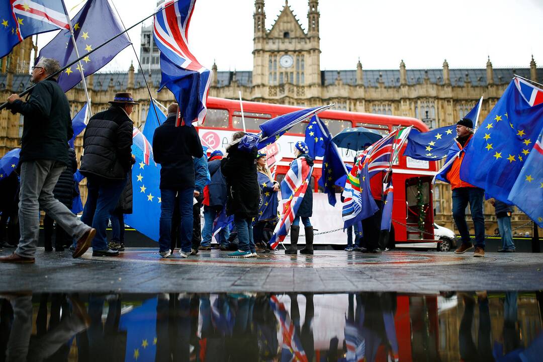 Surinkta daugiau kaip milijonas parašų surengti antrą „Brexit“ referendumą