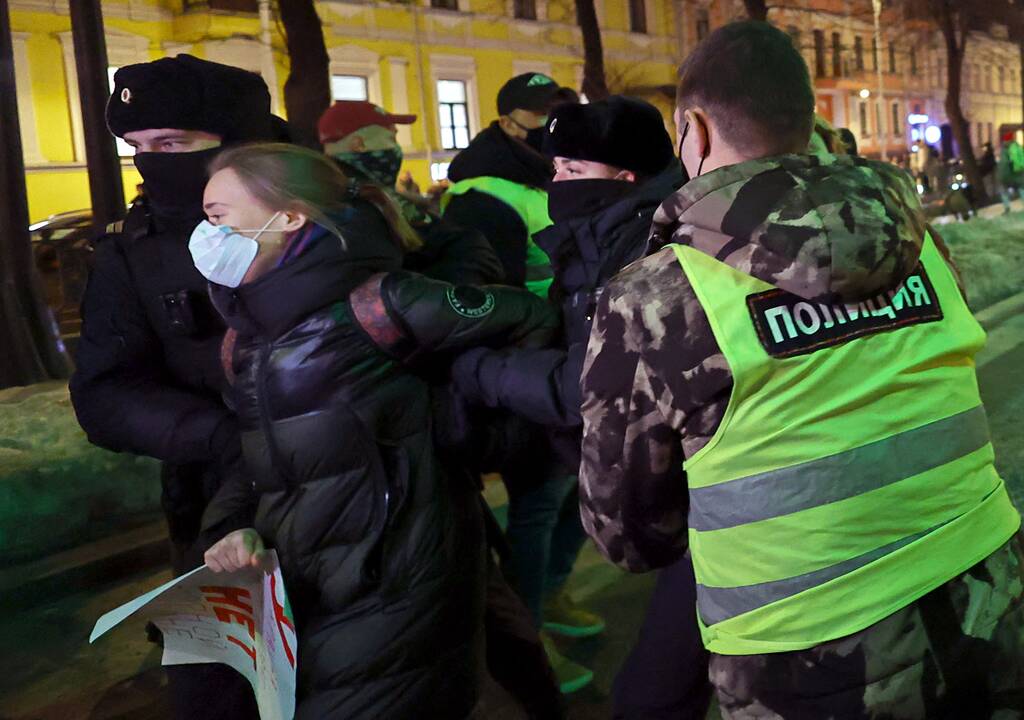 Rusijoje per karo priešininkų protestus sulaikyta daugybė žmonių