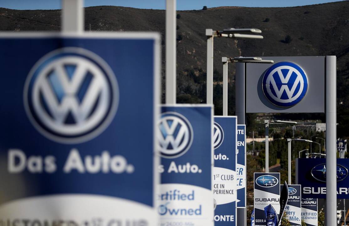 „Volkswagen“ po skandalo atleis 30 tūkst. darbuotojų 