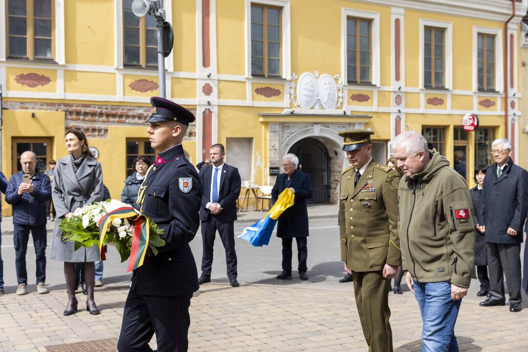 Seimo pirmininkė pagerbė Antrojo pasaulinio karo aukas, už laisvę kovojančią Ukrainą