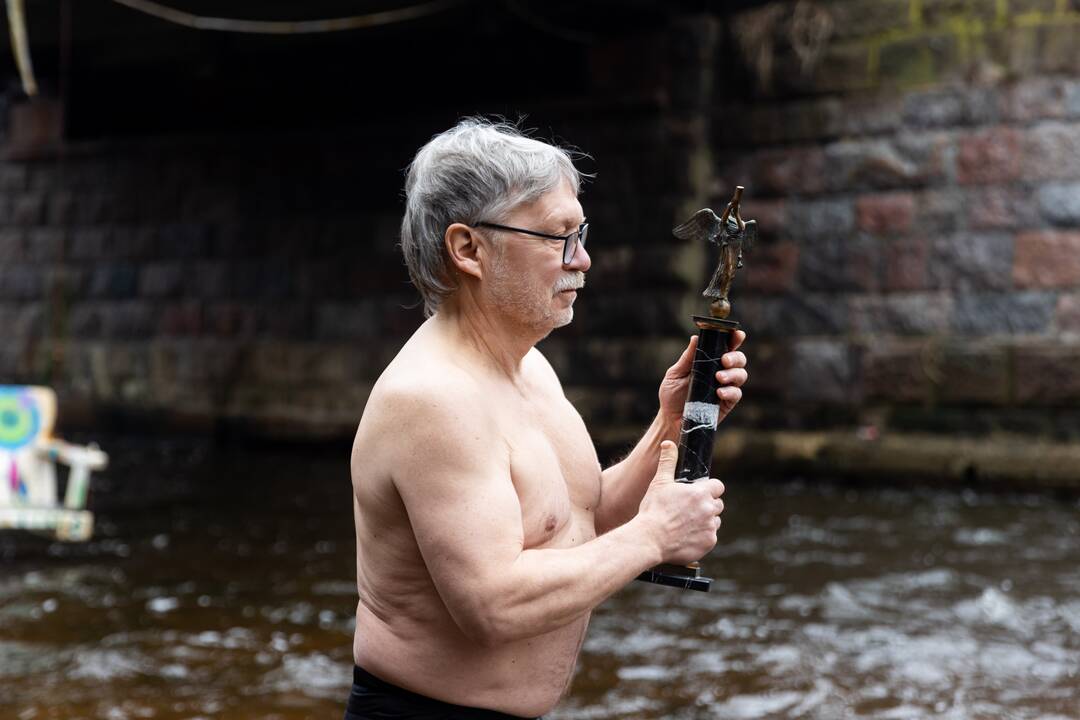 Apeiginės maudynės „Šaltos undinės karštame vandenyje“
