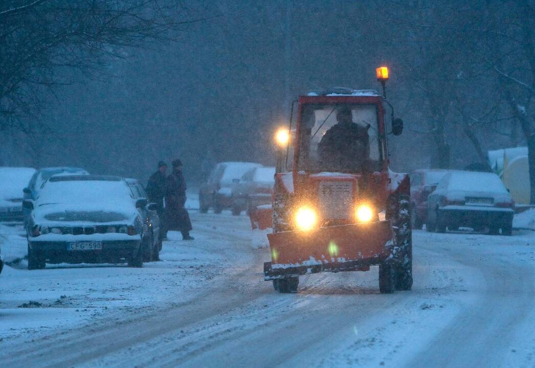 Naktį eismo sąlygas sunkins plikledis