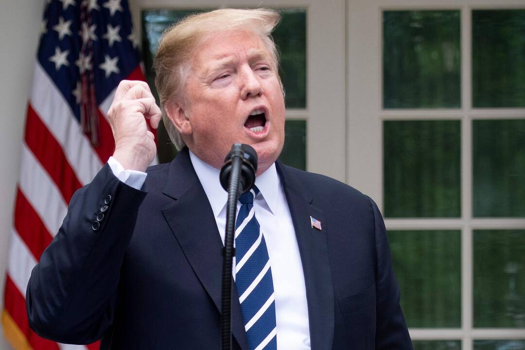 Intensyvėjant kalboms apie apkaltą D. Trumpas puola demokratus