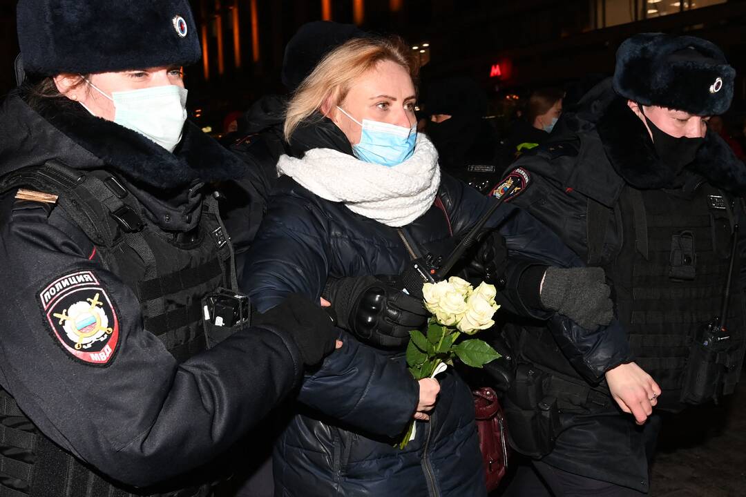 Rusijoje per karo priešininkų protestus sulaikyta daugybė žmonių