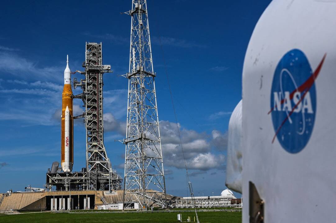 NASA ruošiasi skrydžių į Mėnulį raketos bandomajam startui