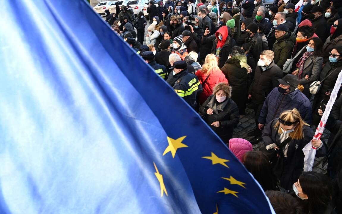 Sakartvele protestuoja tūkstančiai žmonių