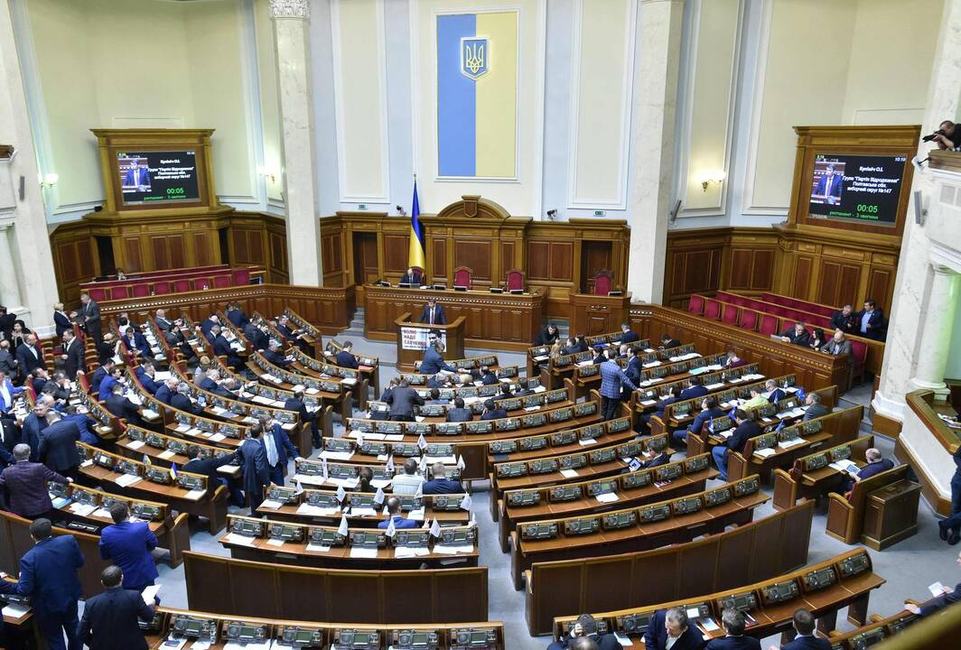Ukrainos parlamentas tęsia derybas dėl proeuropietiškos vyriausybės