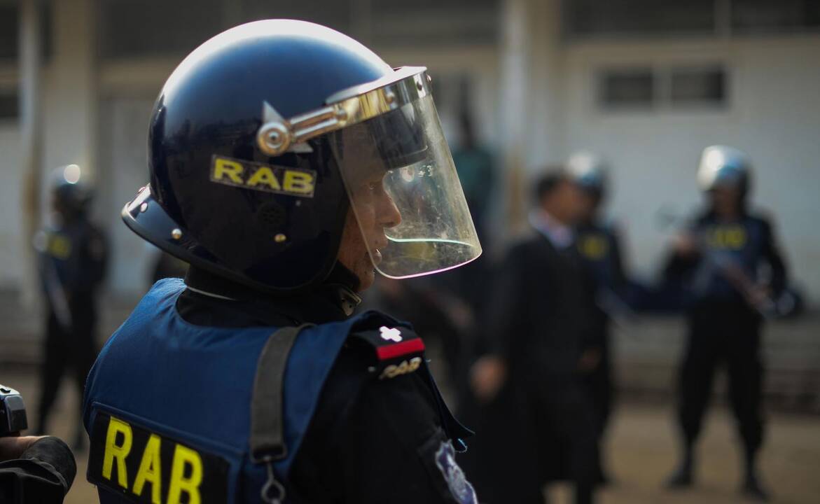 Bangladeše už pagrobimą ir nužudymą myriop nuteisti 26 žmonės