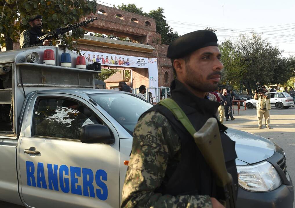 Pakistane per susirėmimus žuvo 15 kovotojų ir du kariai