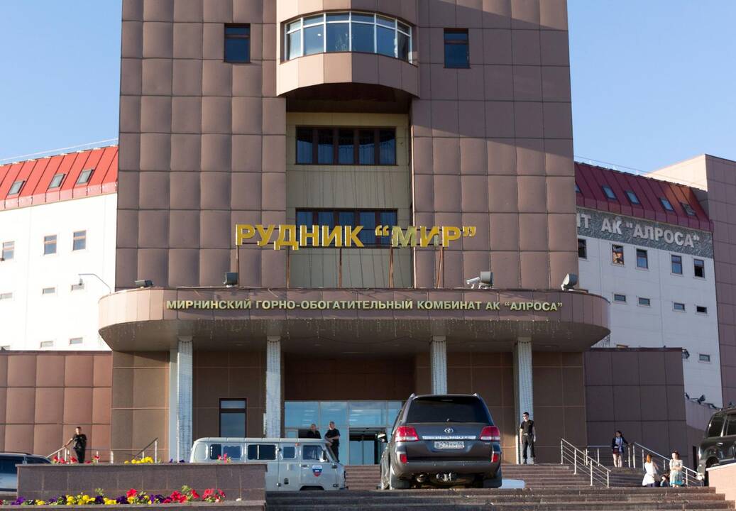 Rusijos deimantų kasykloje nutrauktos dingusių kalnakasių paieškos