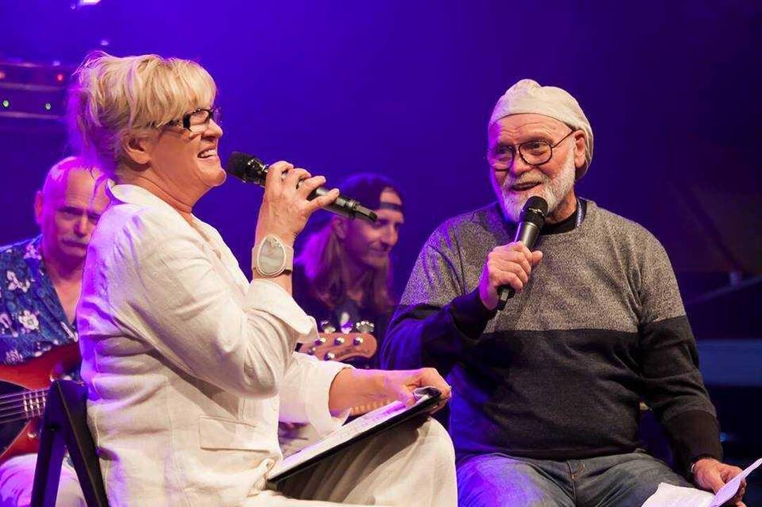 "Neįtikėtini bardų duetai" kviečia į šventinius koncertus