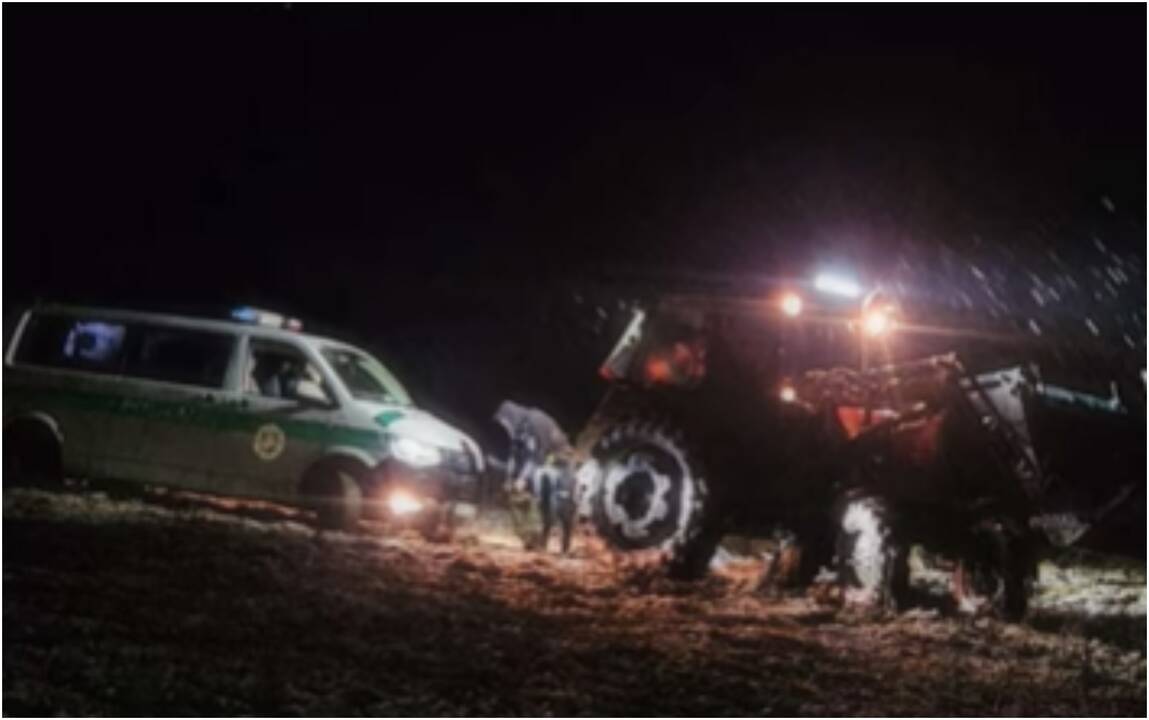 Vykdant merginos gelbėjimo operaciją įstrigo tarnybų transportas