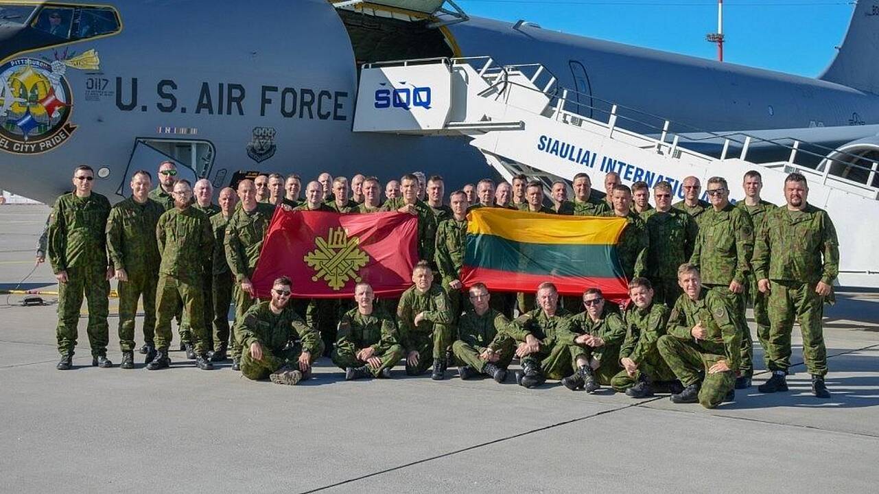Krašto apsaugos savanorių pajėgų kariai išvyko į pratybas JAV