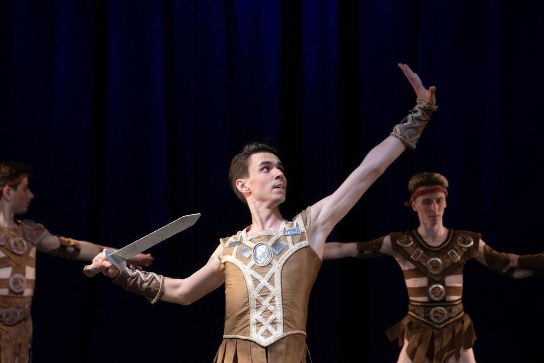 Charkivo operos ir baleto teatro baleto gala koncerte spindės ryškiausių klasikinių ir modernių baletų fragmentai.