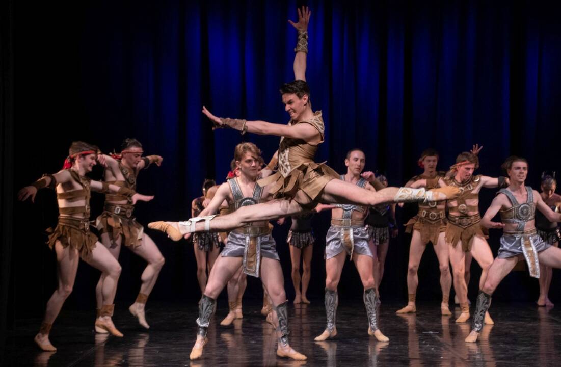 Charkivo operos ir baleto teatro baleto gala koncerte spindės ryškiausių klasikinių ir modernių baletų fragmentai.