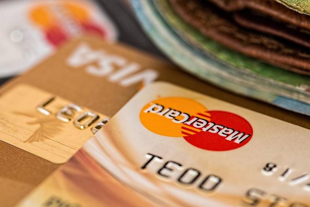 Užpuolikas žalojo moterį, reikalaudamas banko kortelės kodo