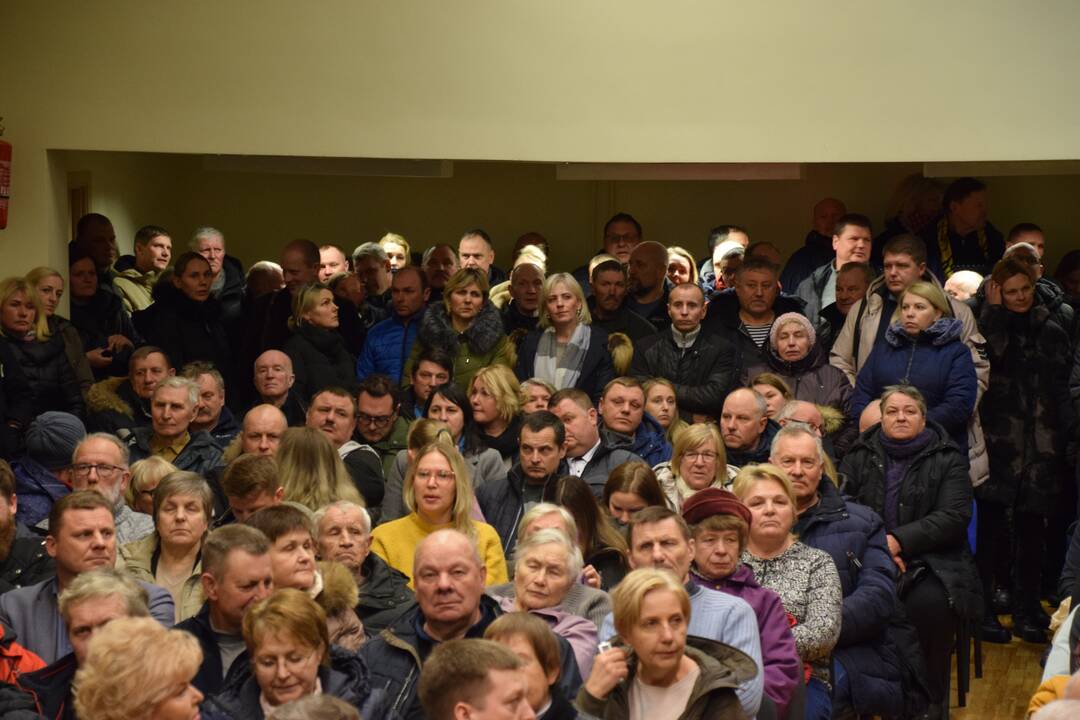 Darbėnų bendruomenės susitikimas su gamyklos atstovais