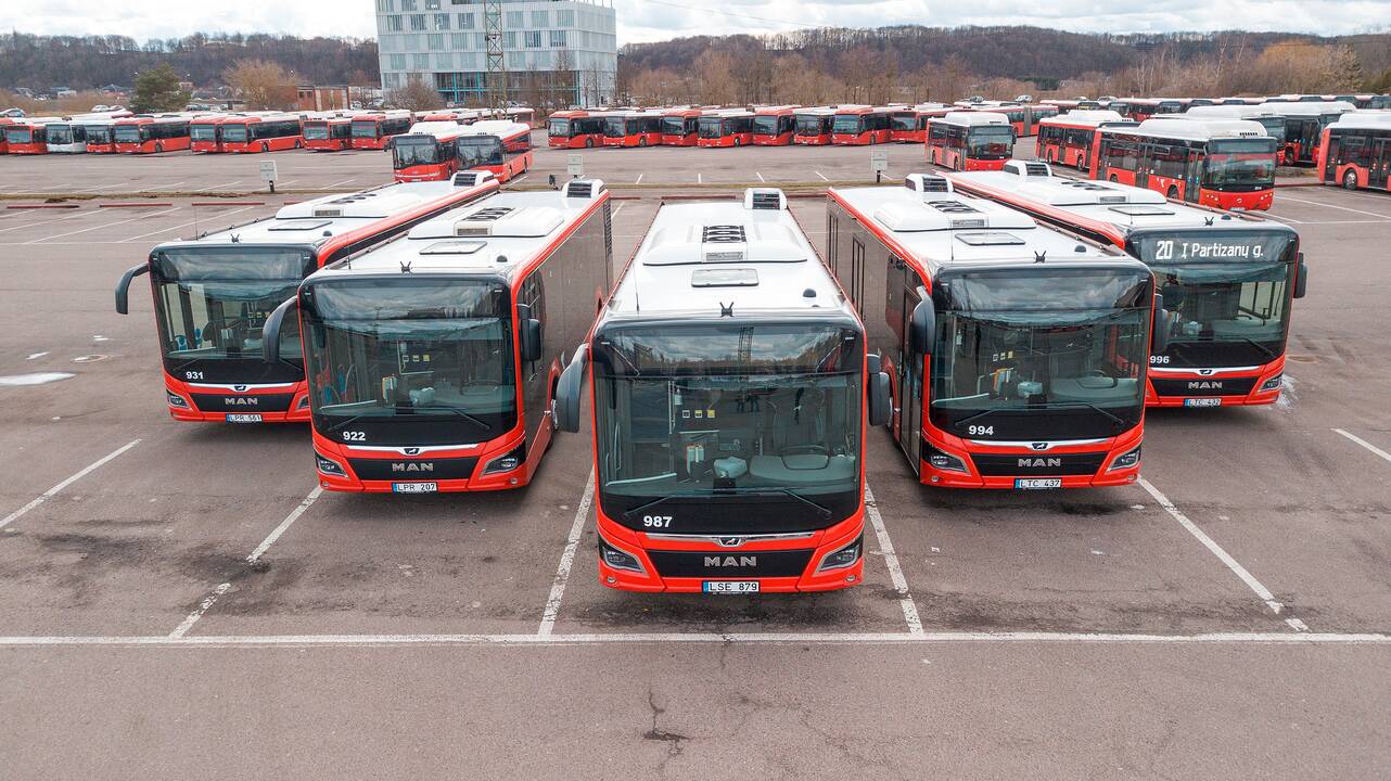 Priešvelykiniai džiaugsmai Kauno gatvėse: visas šimtas naujųjų autobusų