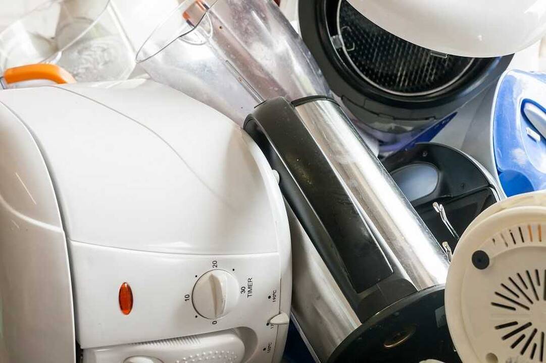 Smulkioms elektronikos atliekoms – ne vieta buitiniuose konteineriuose